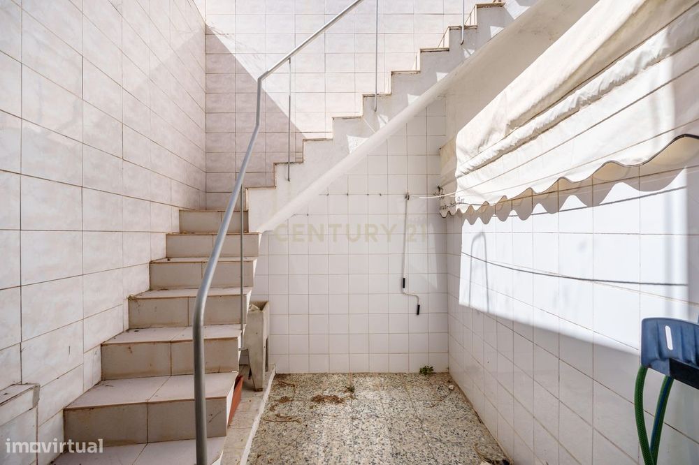 T2 renovado com varanda e terraço no Centro Histórico de Silves