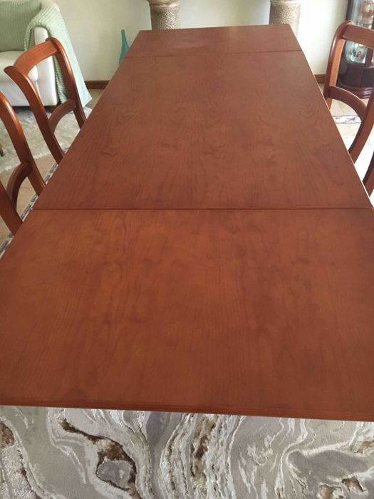 Conjunto de mesa e 4 cadeiras