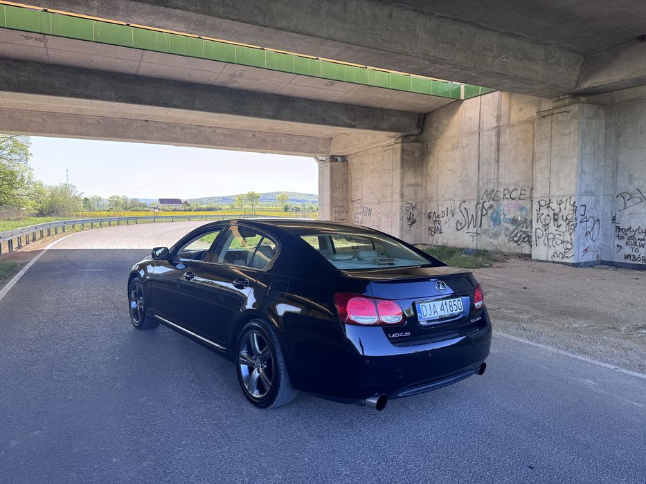 Lexus gs300.