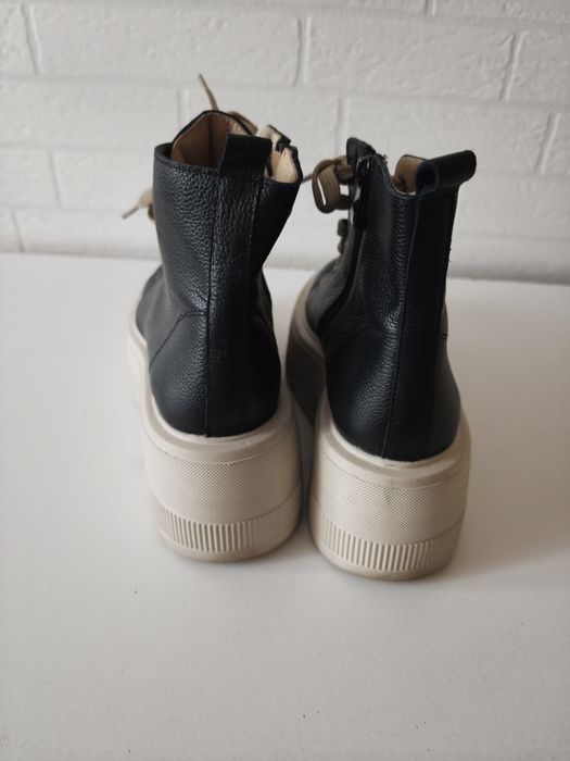 Sneakersy na platformie