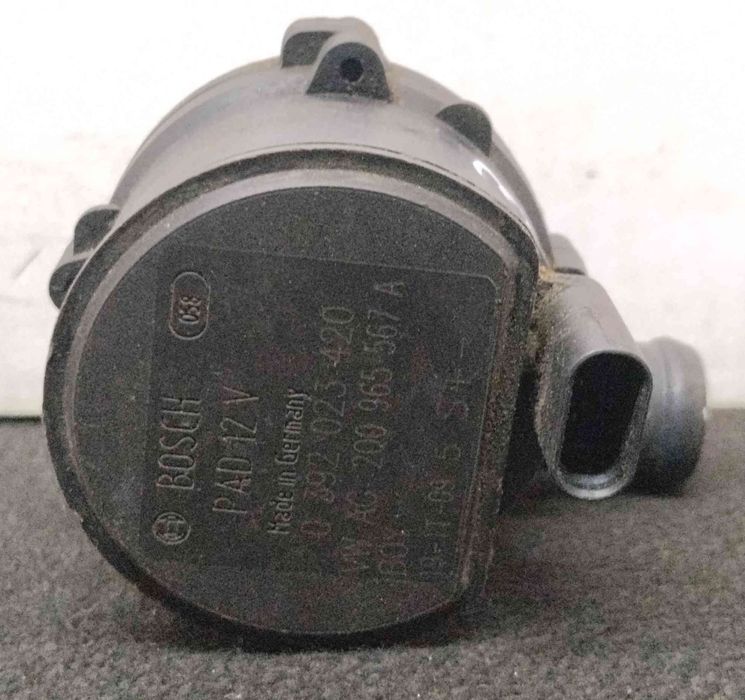 Bomba Água Adicional 2Q0965567A - SKODA OCTAVIA IV