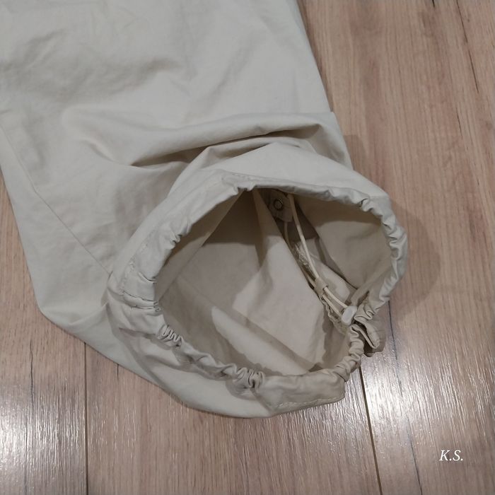 Modne spodnie H&M beżowe 146