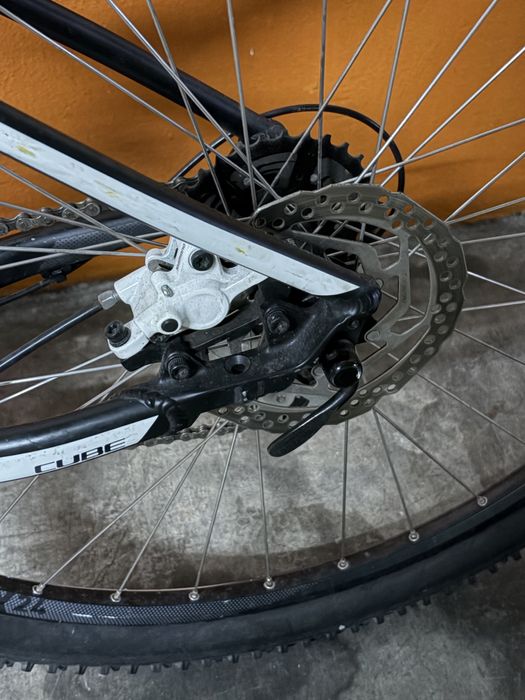 Bicicleta BTT CUBE Aim SL 29” + 2 Capacetes – Excelente Estado