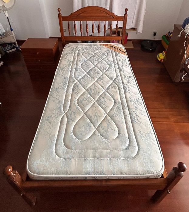 Mobília de quarto  em madeira