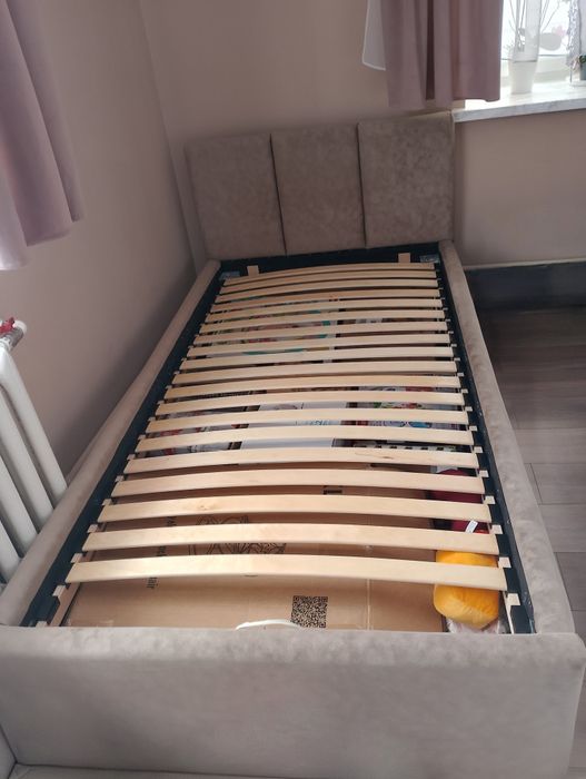 Łóżko tapicerowane