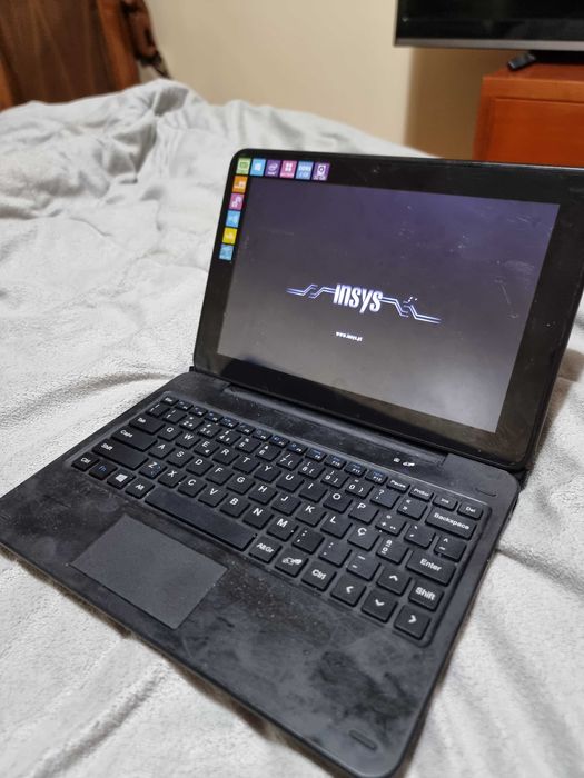 Portatil Hibrido Insys Ecrã 10.1" IPS 1024x768, processador Quad Core Intel x5-Z8350, 2GB RAM e 32GB