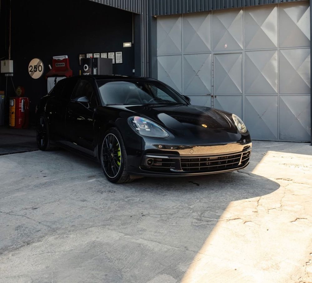 Porsche Panamera Sport Turismo 4 E-Hybrid