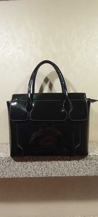 Сумка лаковая 33на22на13см