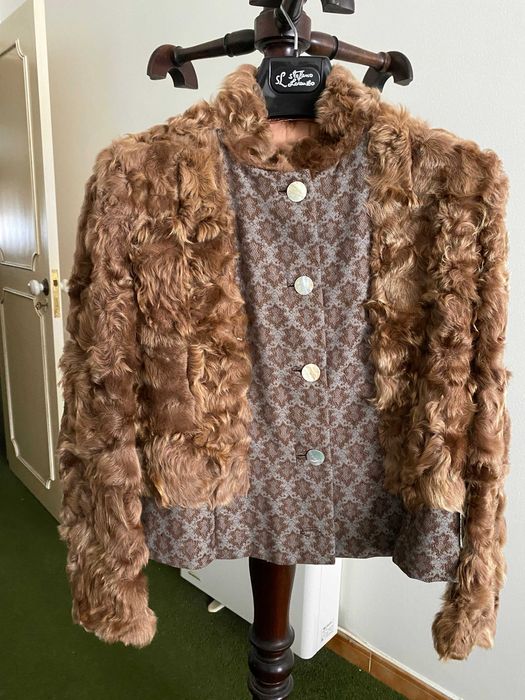 Casaco com pelo castanho
