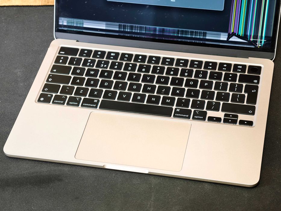 MacBook Air M3 16/256 ГБ — Starlight, A3113 — на запчастини