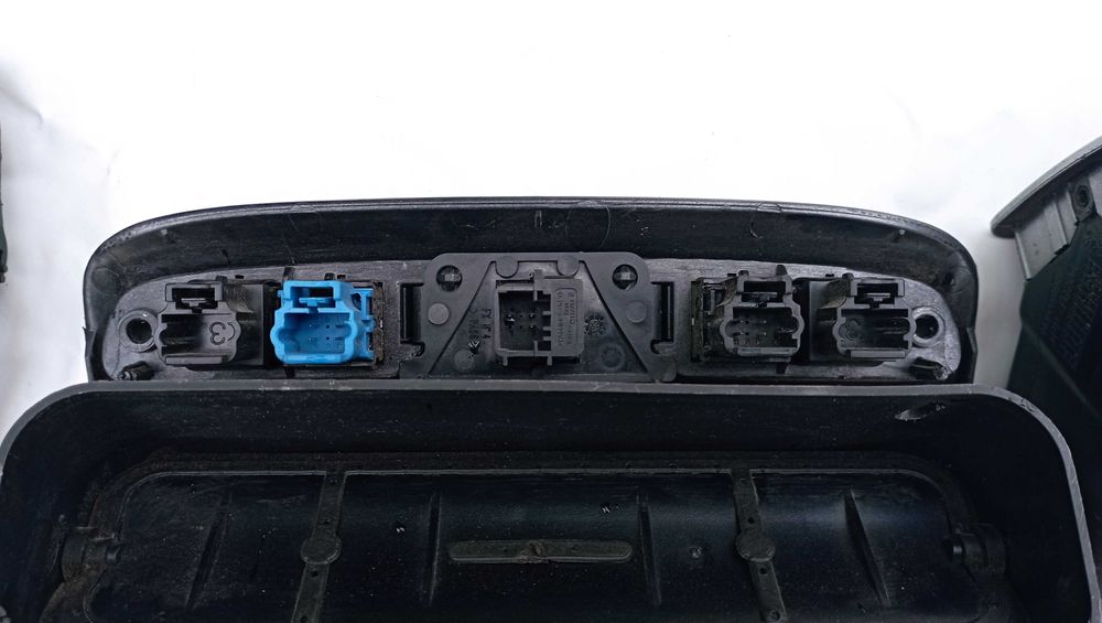 Накладка на торпедо центральний пластик дефлектор обдуву Peugeot 307