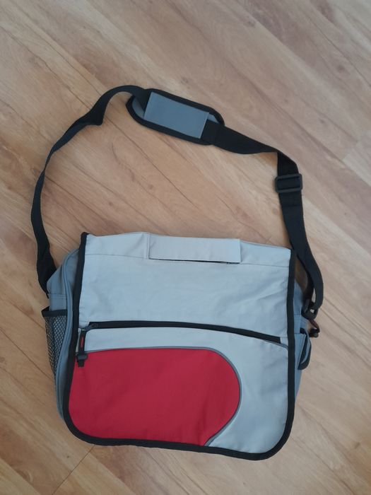 Torba sportowa z klapką.