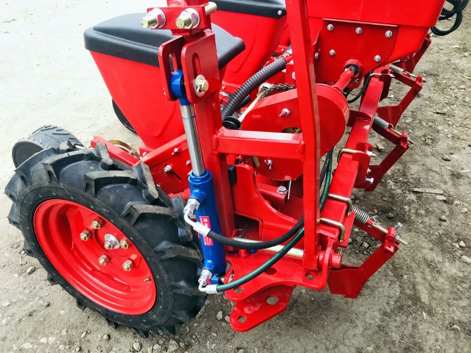 Соняшникова, кукурудзяна сівалка точного висіву УПС 8 завод DEMETRA