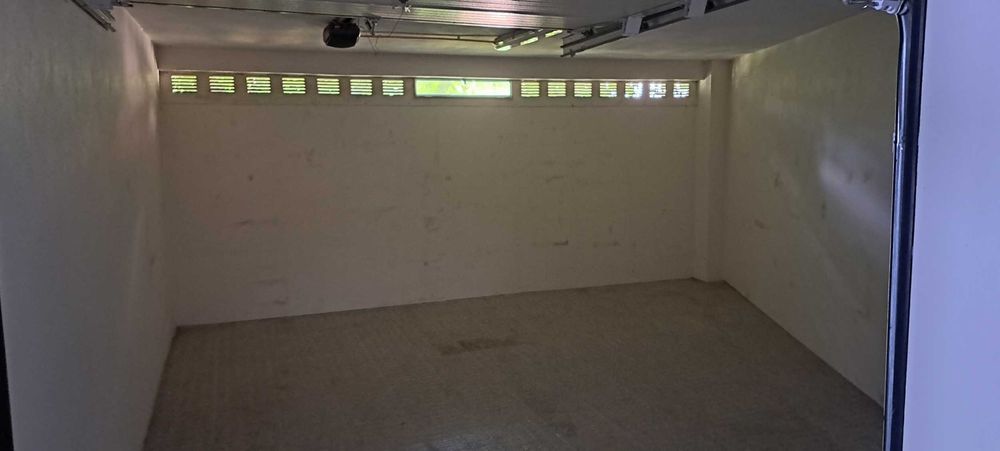 Garagem no centro de Viana  (perto da ponte antiga)