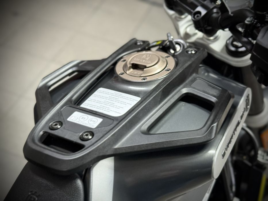 HUSQVARNA SVARTPILEN 125