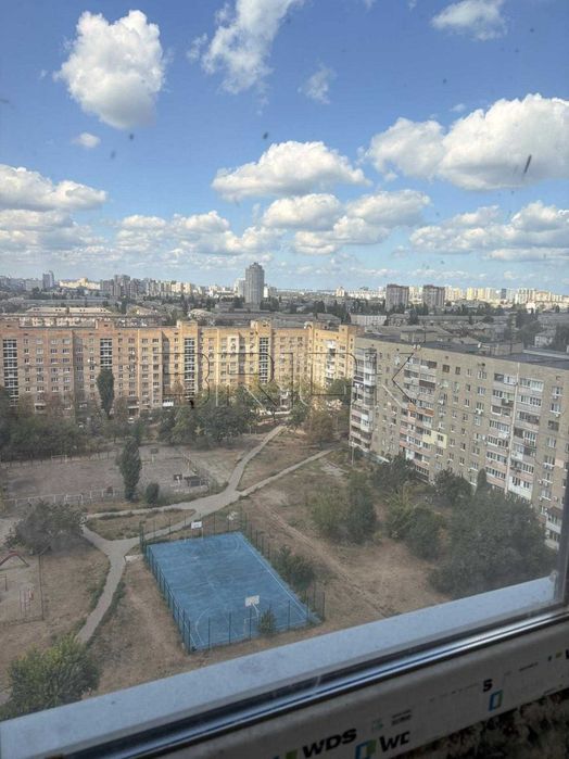 Продам квартиру 1-кім 39м Дніпровська Мрія Сосюри 6Б Київ