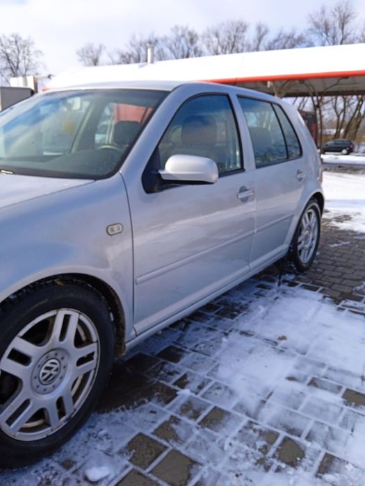 Продам машину гольф 4