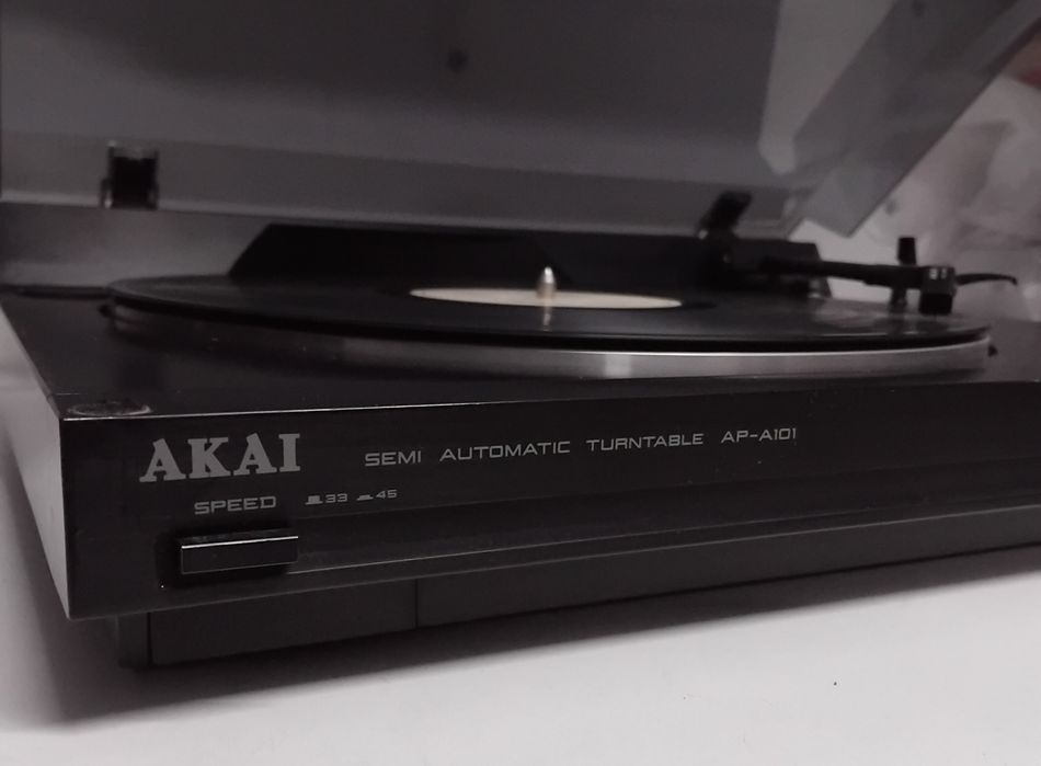 AKAI gira-discos AP-A101