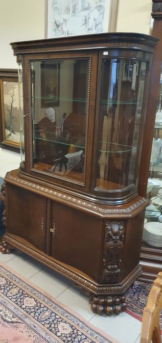 Stylowa serwantka - witryna na lwich łapach