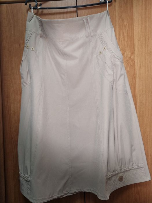 Спідниця бежевого кольору