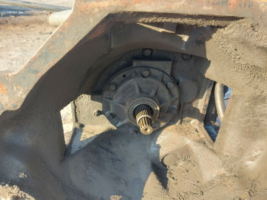 Skrzynia wózek widłowy miniładowarka clark mitsubishi toyota   koło