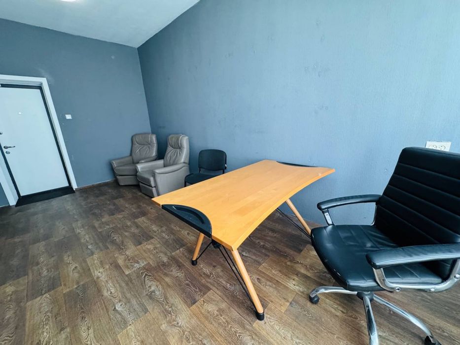 Офіси з ремонтом і меблями по 17 м2 за 3000 грн плюс світло