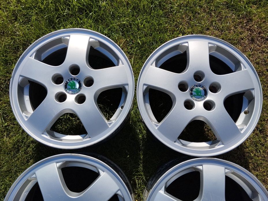 Felgi Skoda 14" 5x100 6J ET43 6Y0-025 Fabia komplet 57,1mm