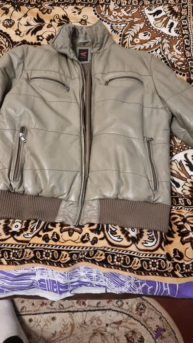 Продам кожаную  курточку