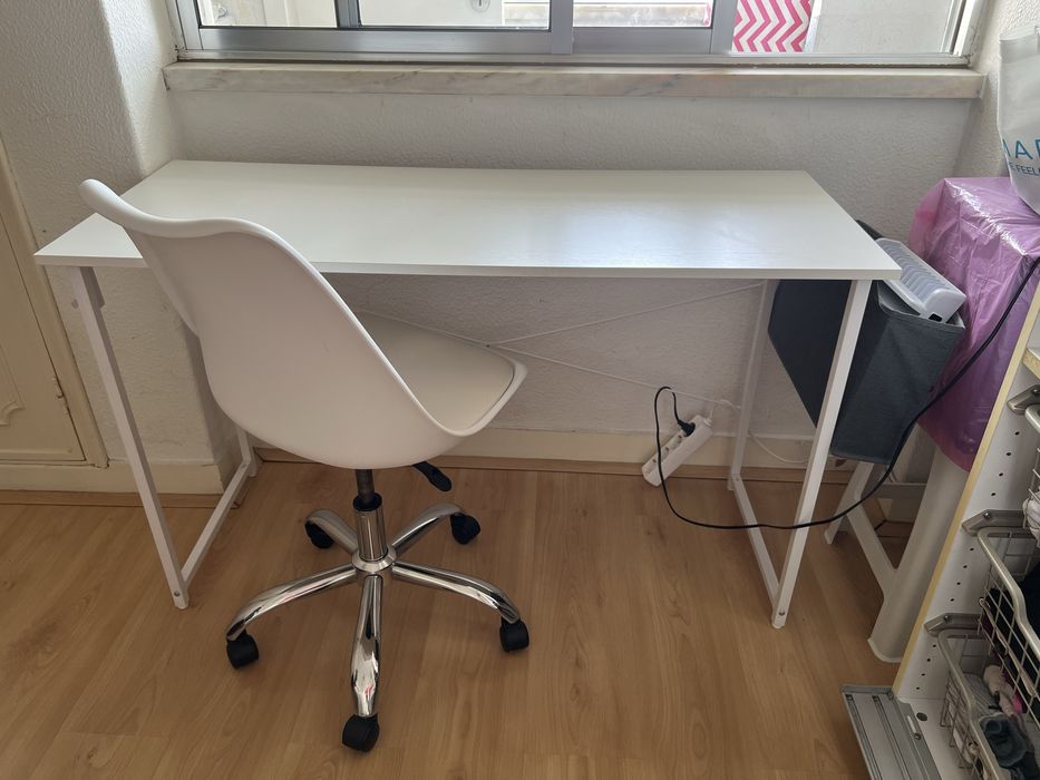 Secretaria e cadeira