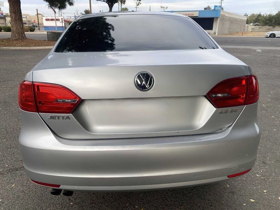 Volkswagen Jetta      2013