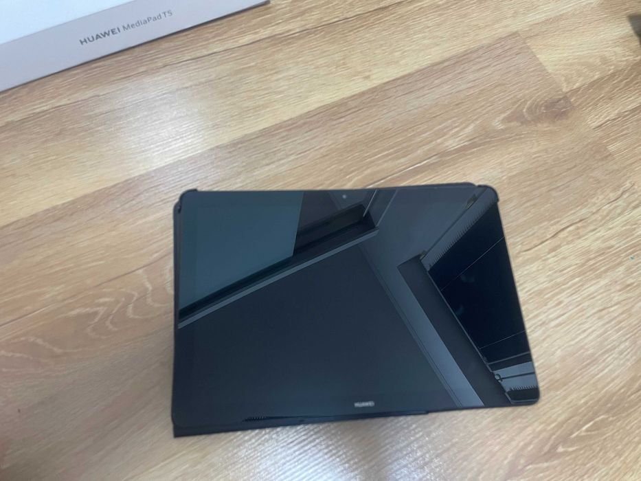 Tablet Huawei Media  T5 LTE + ETUI
