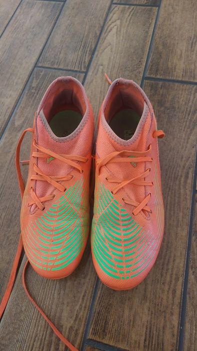 Korki marki adidas w rozmiarze 38