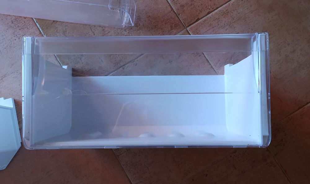 Indesit LR7 S2 W congelador prateleiras ver fotos