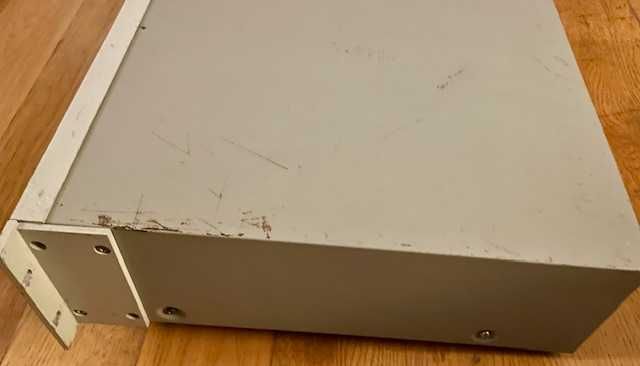 Akai S900 - Gotek, dobry wyświetlacz, uszy