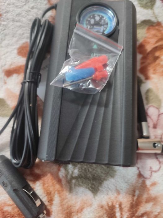 Автомобильный компресор новый