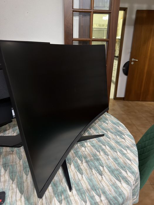 AOC  Gaming C32G2ZE 32”