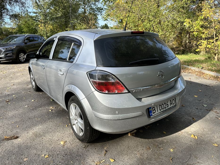 Opel Astra 2012р 1,6 бензин автомат