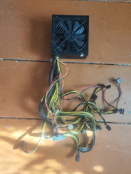 Блок живлення Power B 1600W (LL1600FC)