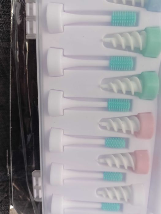 Przyrząd do czyszczenia uszu 16 dodatkowych końcówek silikonowych