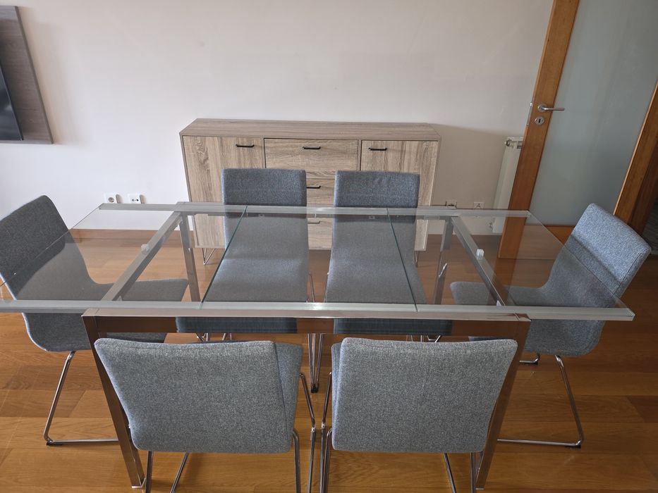 Sala de jantar 6 lugares com aparador