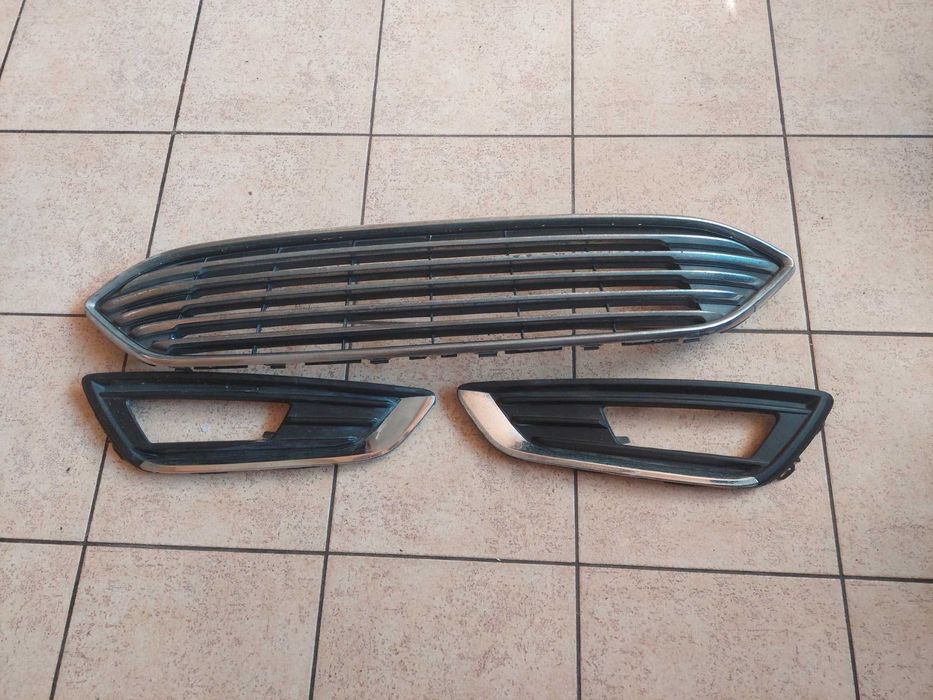 Ford Focus MK3 LIFT atrapa grill , kratka halogenu chrom