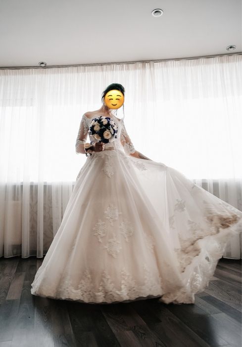 Весільна сукня з салону