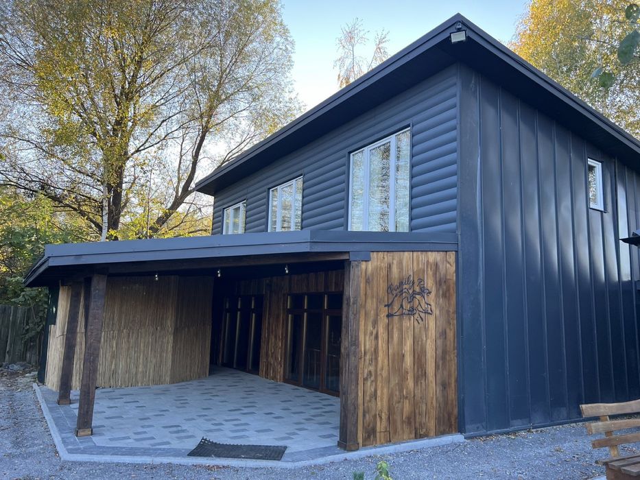 Затишний будинок для відпочинку та святкувань у Rest Family