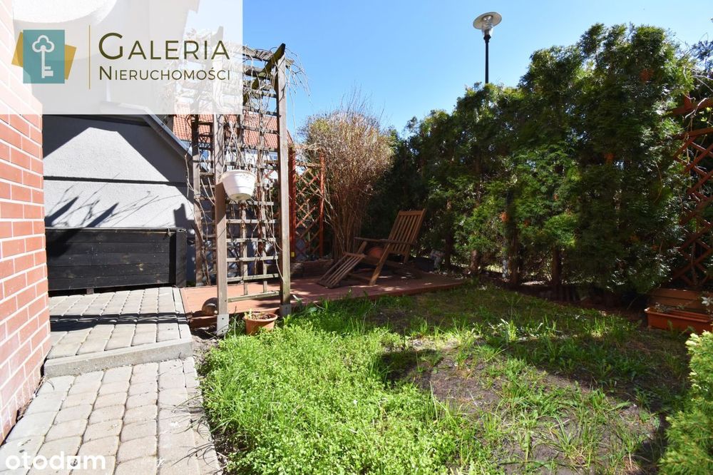 Nowsze budownictwo, ogródek, miejsce postojowe