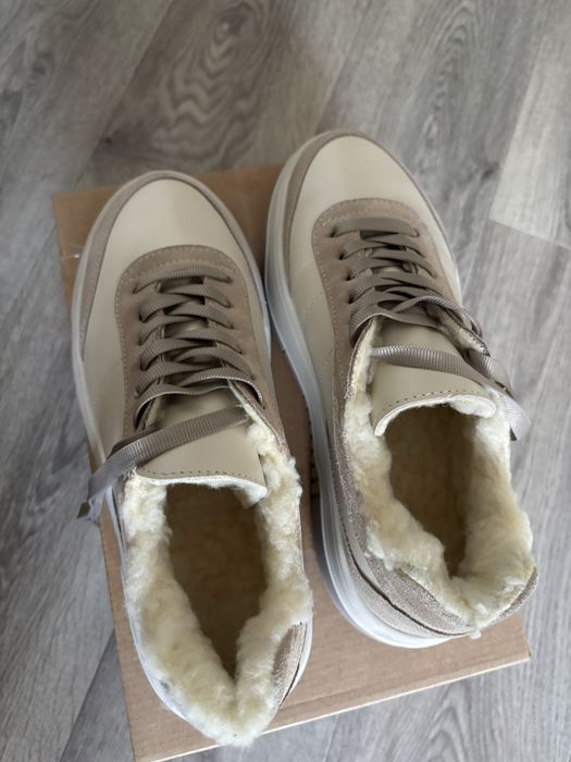 Нові жіночі зимові кросівки