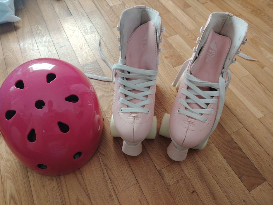 Patins novos com capacete