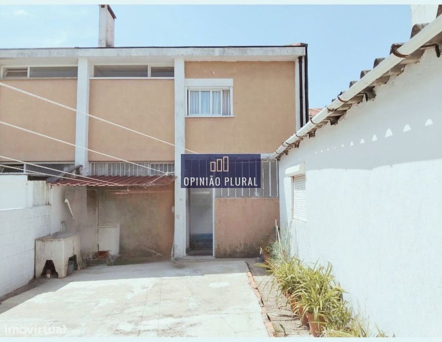 Moradia para Remodelar com Grande Potencial | Cedro