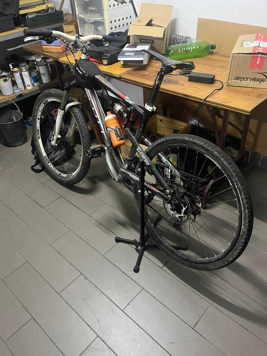 Bicicleta meio velha