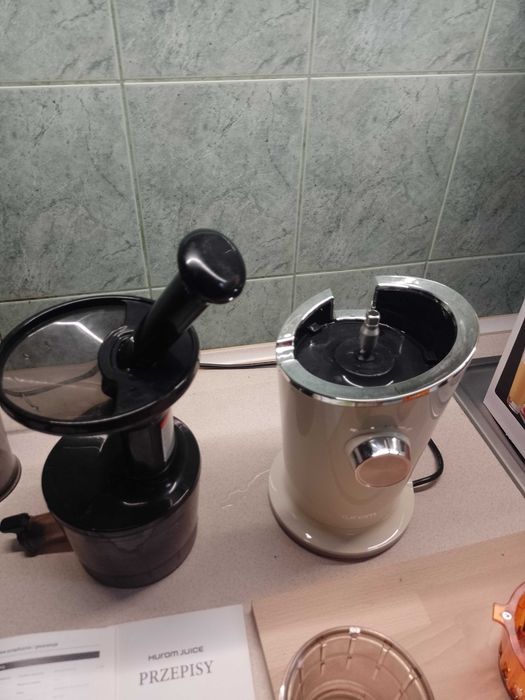 Hurom H100S - wolnoobrotowa wyciskarka do soków