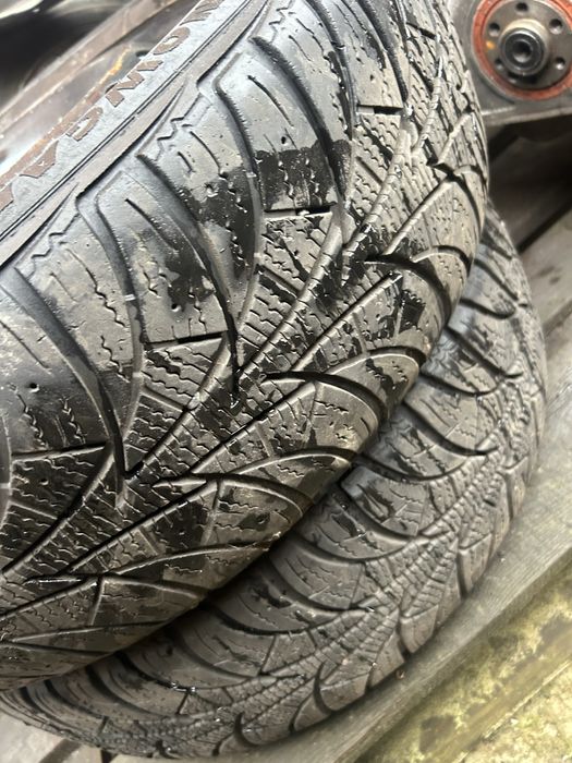 Продам гуму зимову 215/65/16